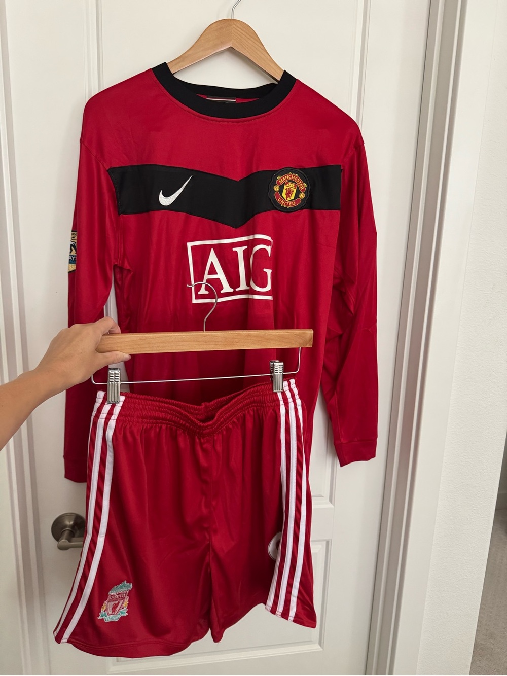 Nike Manchester United Long-Sleeve Soccer Jersey & Shorts Medium